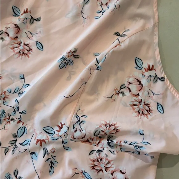 Never worn torrid sz 5 5X sleeveless summer shirt 1208 - Picture 3 of 6